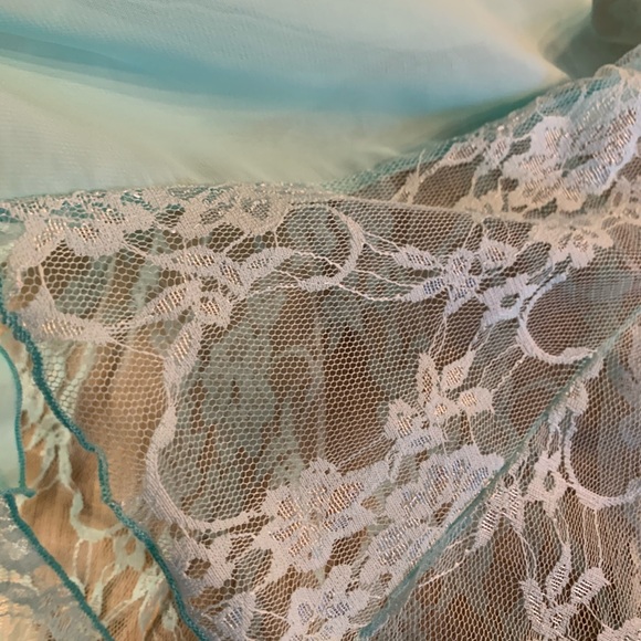 Body Central Mint Green Sheer Back Lace Button Up Tie Top NWT - Picture 10 of 12